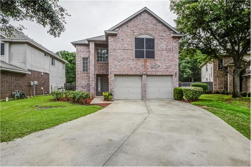 Long driveway for riding bikes AND a cul-de-sac!