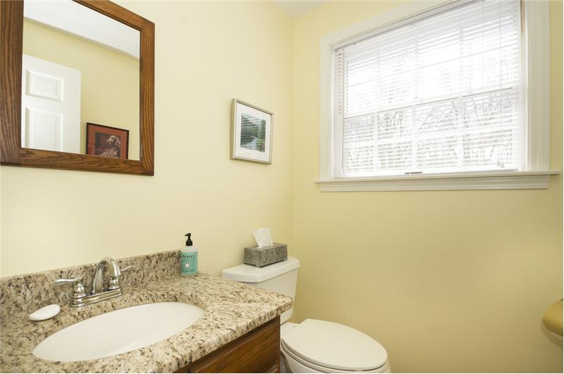 Powder Room, 1st Floor
