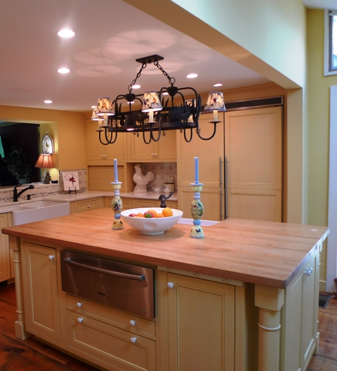 Kitchen isle with built-in warmer