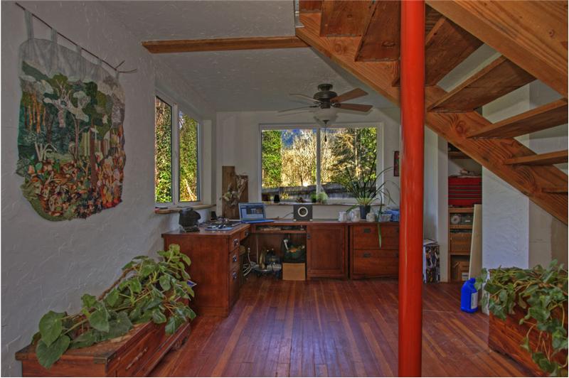 Another nook space on lower level.  This place has tons of room!