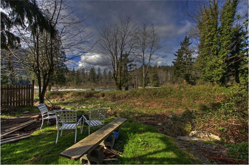 Lower level back patio/deck.