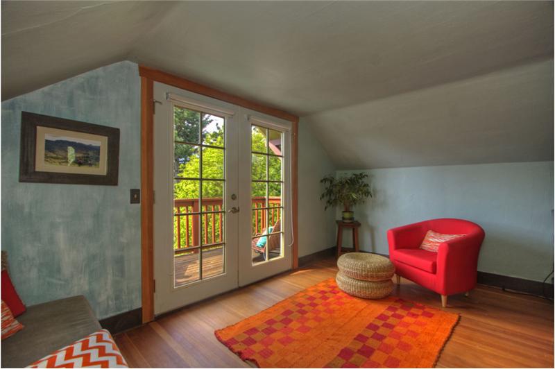 Nice book nook area by upper deck.