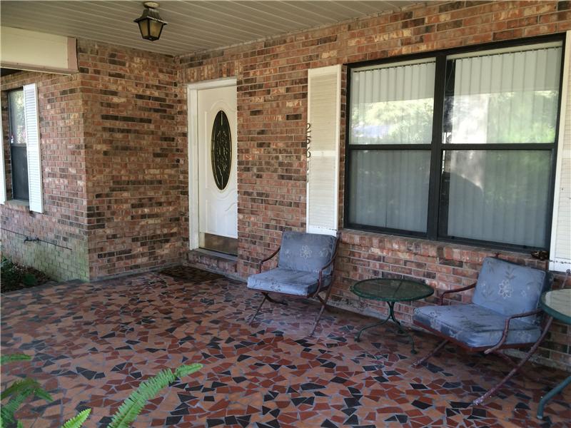 Spacious Front Entry
