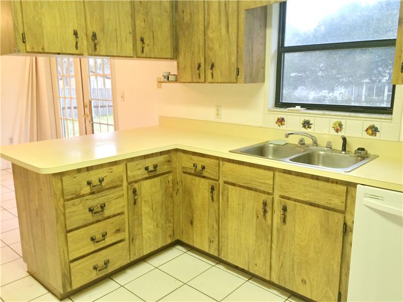 Plenty of Cabinets