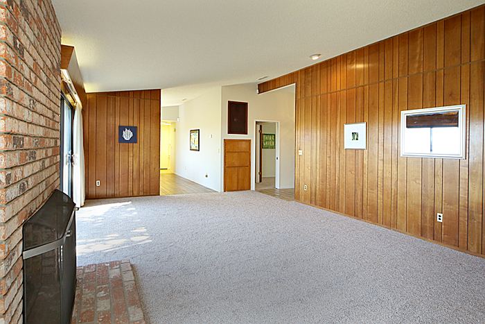 View towards the kitchen/dining area
