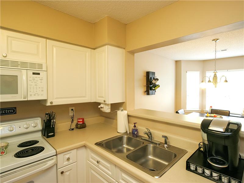 Pass through to dining room