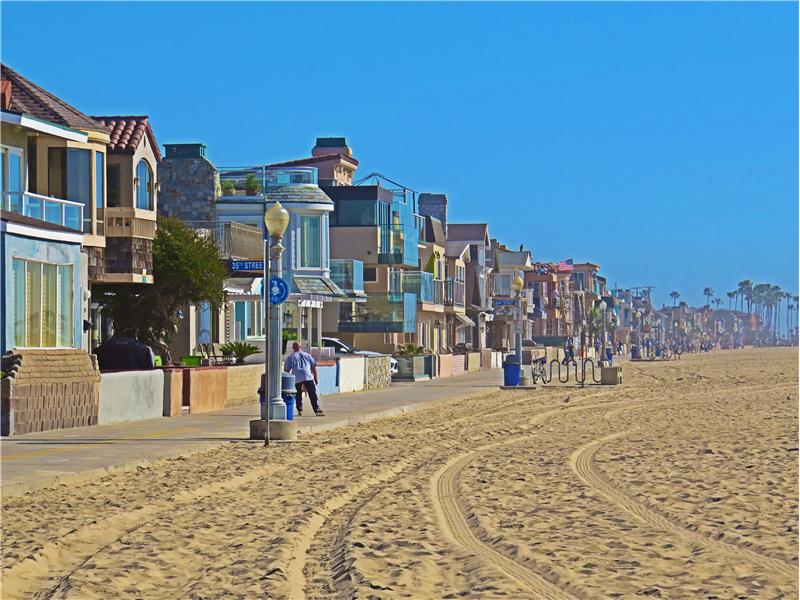 The Best Boardwalks in California are in Newport Beach