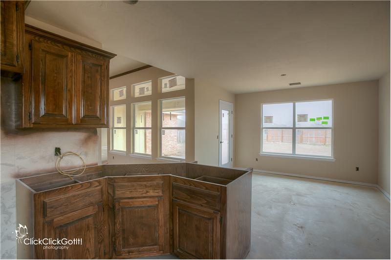 SOLID WOOD CABINETS & GRANITE COUNTERTOPS 