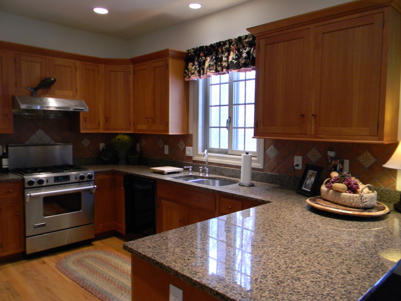 Beautiful kitchen with granite, recessed lighting