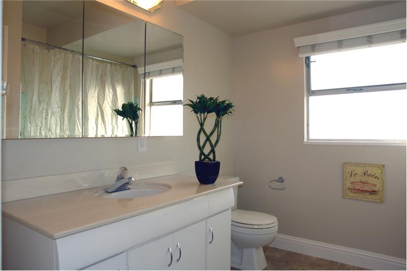 1374 Suzanne Ct San Jose Lynbrook High Home for Sale Hall Bath View
