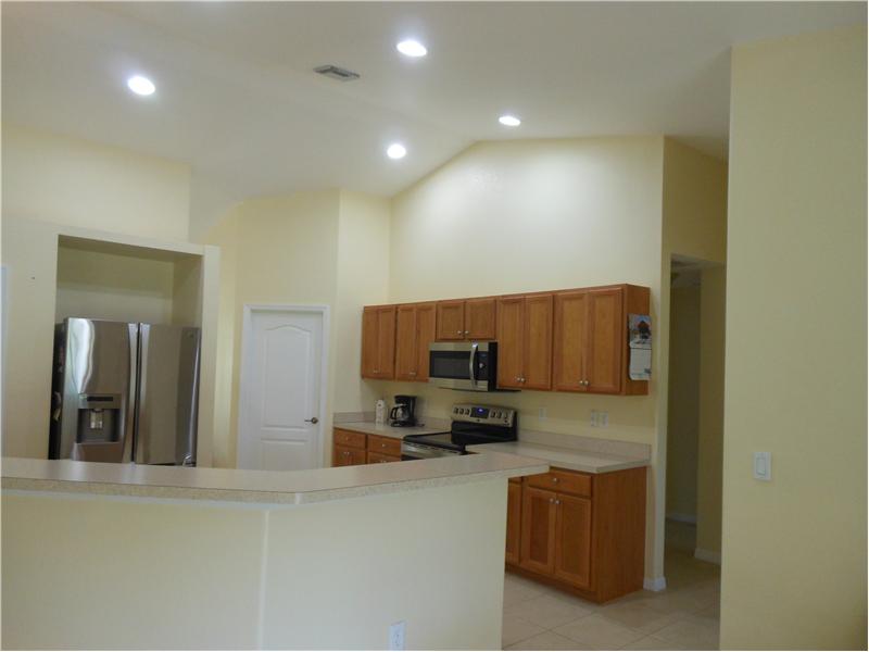 Kitchen with Breakfast Bar