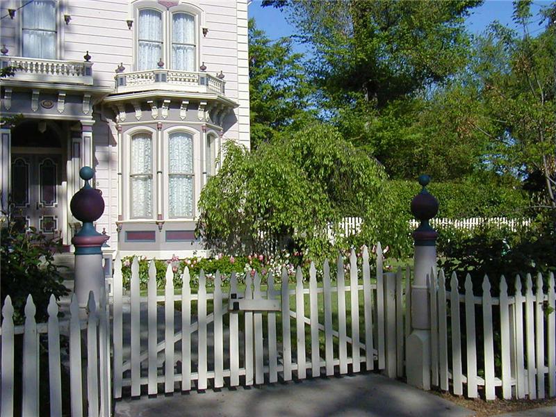 Picket Fencing & Matching Corbels