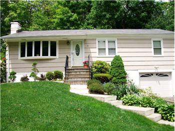 Primary listing photos for listing ID 372996