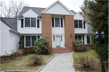 Primary listing photos for listing ID 389709
