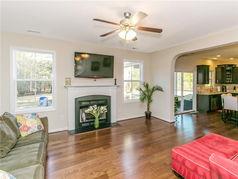 GREAT SPACE TO ENTERTAIN