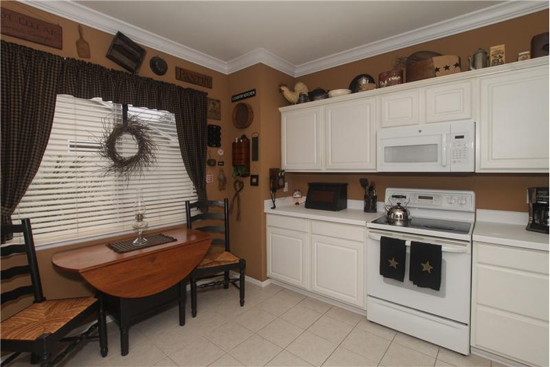 Eat-in kitchen area