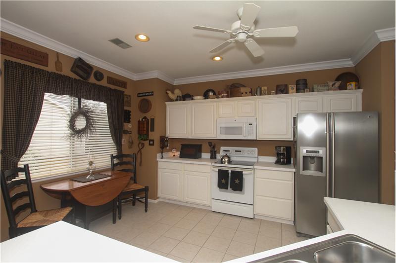Look at this spacious eat-in kitchen