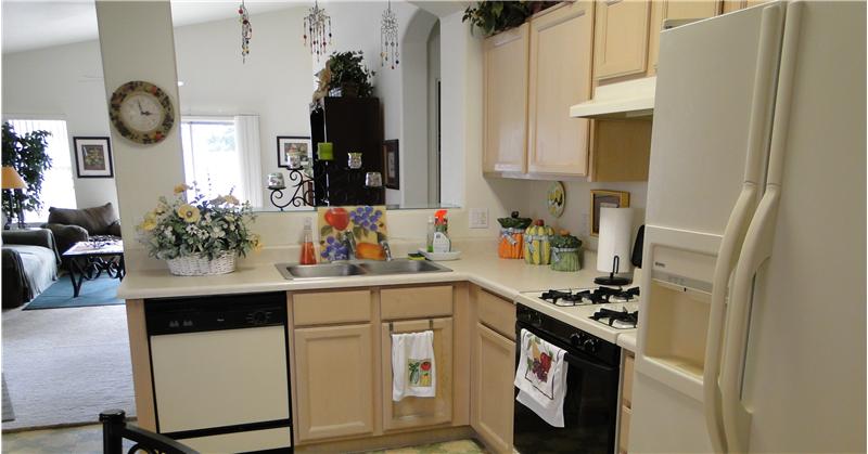 Bright & Open  Kitchen