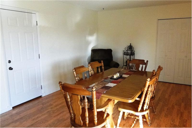 Bright & Spacious Dining Area off Kitchen