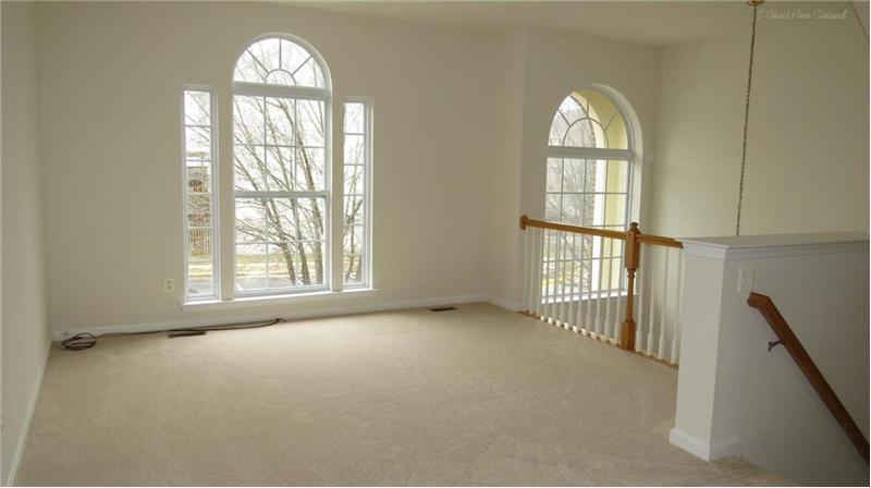 Living Room has Palladian Window, as does Foyer