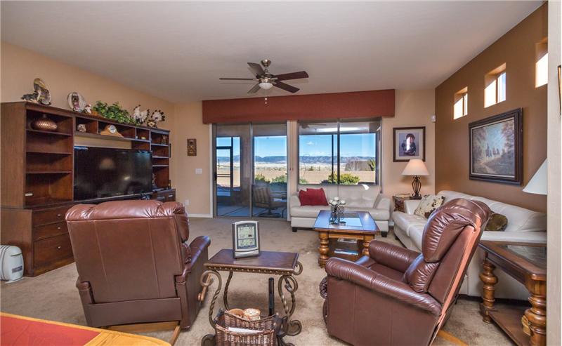Living Room pic 1