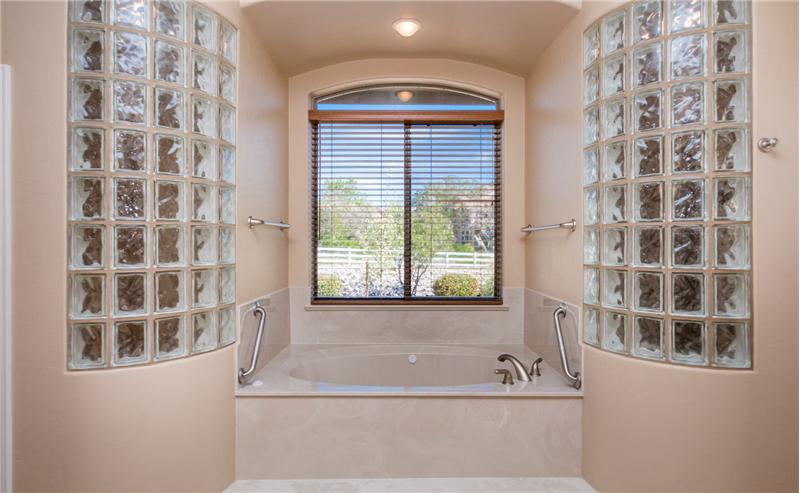 Master Bathroom pic 2